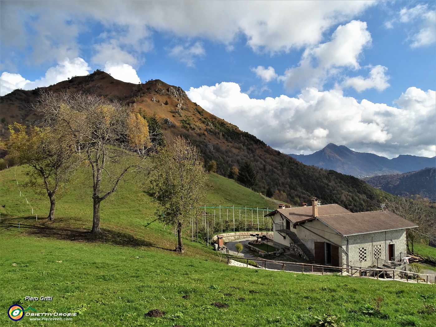 49 Dalla Forcella di Spettino sguardo al Monte Gioco .JPG